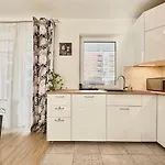 Sloneczne Mieszkanie Na Parterze Z Ogrodem Apartmán *