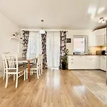 Sloneczne Mieszkanie Na Parterze Z Ogrodem Apartmán *