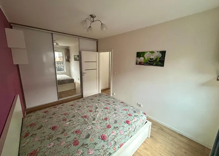 Sloneczne Mieszkanie Na Parterze Z Ogrodem Apartment